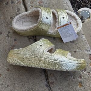 Crocs Classic Cozzzy Gold Glitter Sandals Womens Sz 8 NWT Sherpa Liner Arizona